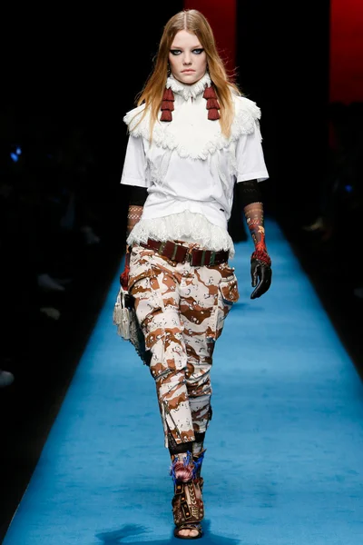 Look 3